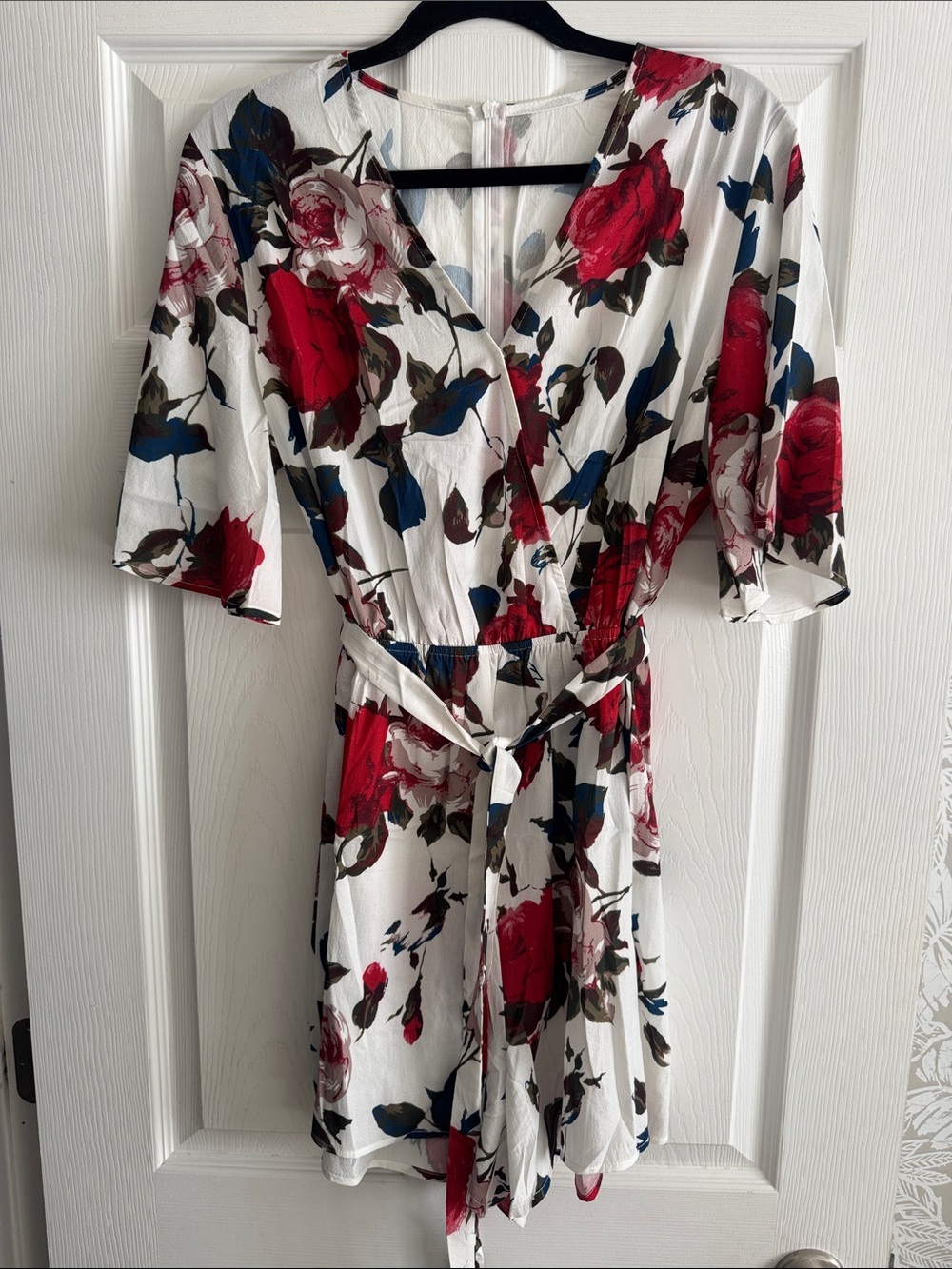 Floral Wrap Romper – White Rose Print Tie Waist Romper Large